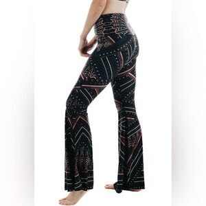 Yoga Democracy Humble Warrior Bell Bottom Pants Large